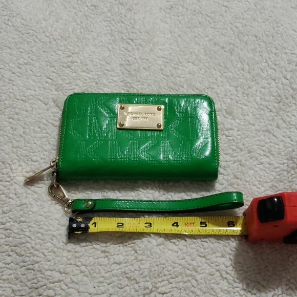 Michael Kors Zip Around Wristlet Wallet - Picture 3 of 6
